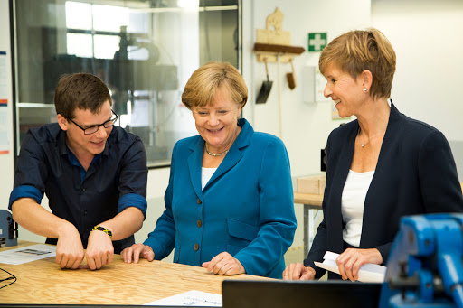 Angela Merkel zu Besuch bei der UnternehmerTUM