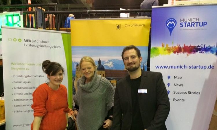 Make Munich 2016 Stand der Stadt München und von Munich Startup mit Standmitarbeitern