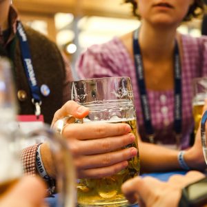 Bier auf dem Oktoberfest-Networking der Bits and Pretzels