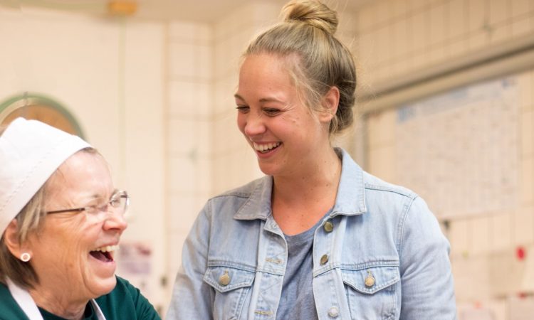 Kuchentratsch: Oma Renate und Gründerin Katharina Mayer