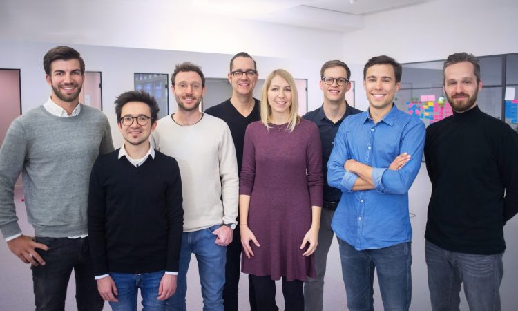 Das Management-Team von Personio: Hanno Renner, Arseniy Vershinin, Roman Schumacher, Christian Weisbrodt, Martina Ruiß, Michael Kuntz, Jonas Rieke und Oliver Manojlovic (v.l., Foto: Daniel Neumann - Personio)