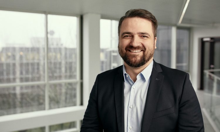 Denis Raskopoljac, CEO des Prepaid-Kreditkarten Anbieters XPAY.